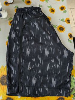 Lululemon Athletic Shorts Black Abstract Print