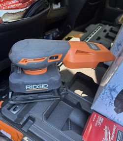 RIDGID 18V SubCompact Brushless Cordless 1/4 Sheet Sander (Tool Only)