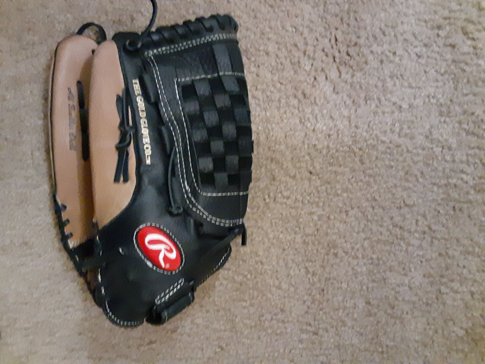 Rawlings left handed baseball glove
