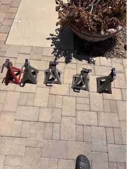 Jack stands
