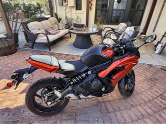 2014 Kawasaki Ninja 650 ABS – Only 800 Miles – Now $3,100