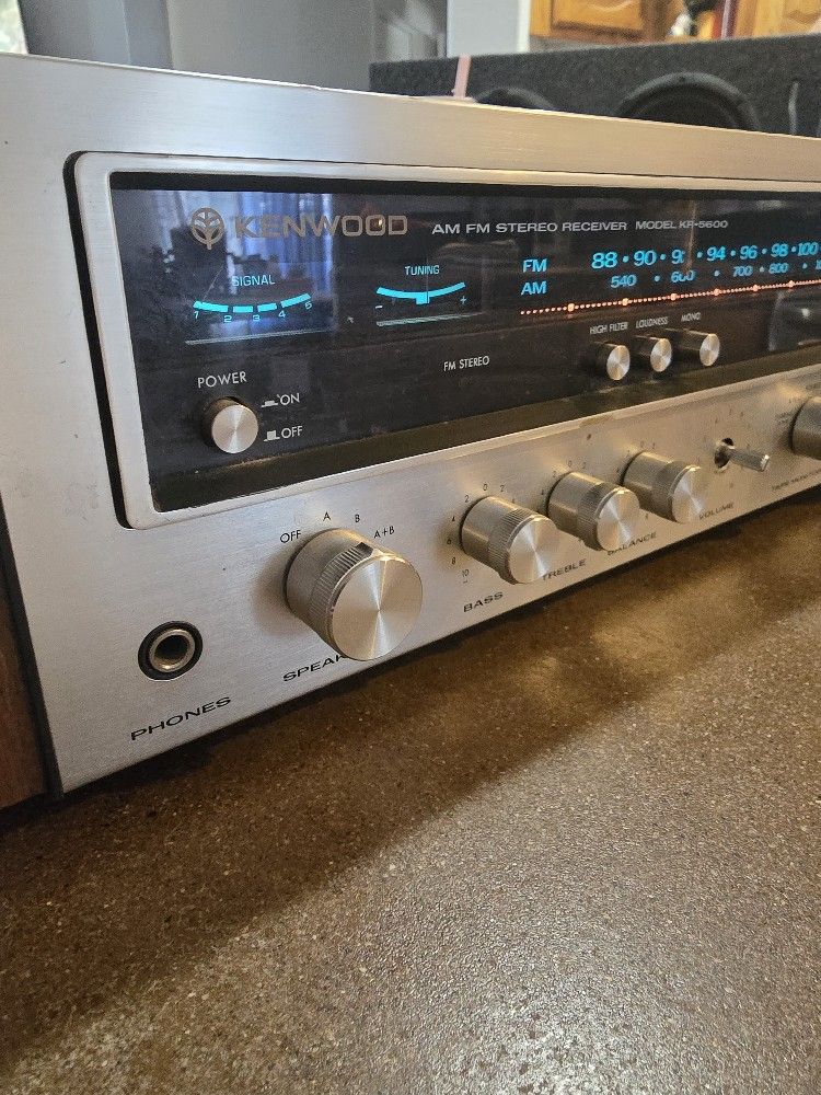 Kenwood KR-5600 AM/FM Stereo Receiver