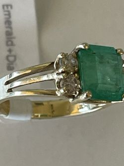 14ky Emerald ring Set In Yellow Gold