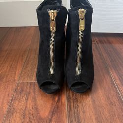 Guess Black Peep-Toe Ankle Boots Size 5.5