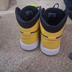 Retro Jordan 1s size 7y