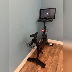 Peloton Bike, Includes Shoes - Very Good - 2020 – Conroe, TX