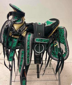 Montura charra bordada