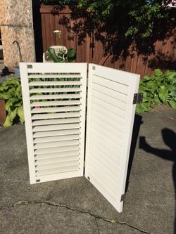 Window louvers. Wood,