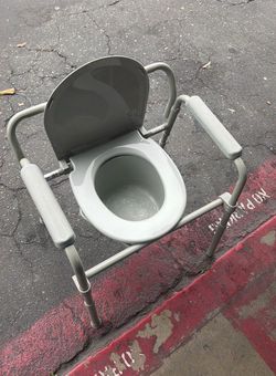 Drive Medical Folding Steel Bedside Commode Chair - Portable 3-in-1 Toilet Solution - Adjustable Height - 7.5 Qt Bucket Included - Durable Powder-Coat