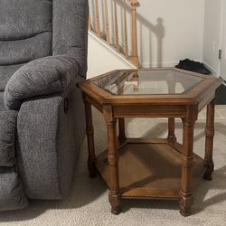 Glass Top End Table - (EXCELLENT CONDITION)