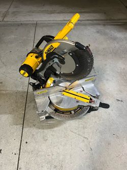 Not working DEWALT 15 Amp Corded 12 in. Compound Double Bevel Miter Saw