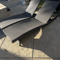 Gorgeous Set Of 2 Pool Loungers