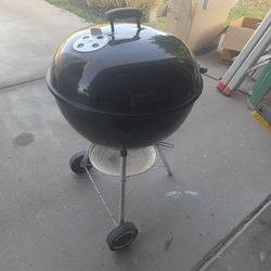 Weber
Original Kettle 22 in. Charcoal Grill in Black with One-Touch Cleaning System