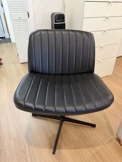 Crisscross chair