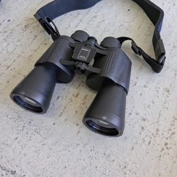 Bushnell 10×50. https://offerup.com/redirect/?o=Mjg4ZnQuYXQ= 1000yds. Field5.5°