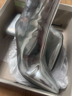 Boots size 8