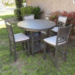 Like new kitchen table 100$ come grab it fast SALE