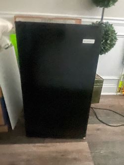 Black Compact Mini Fridge