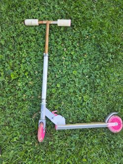CHILDs  SCOOTER