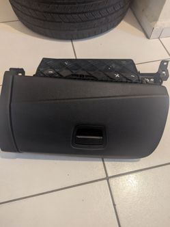 Bmw F06 GLOVE COMPARTMENT