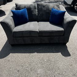 Living Spaces Grey Loveseat ( Like New)