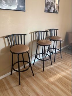 3 Bar stools