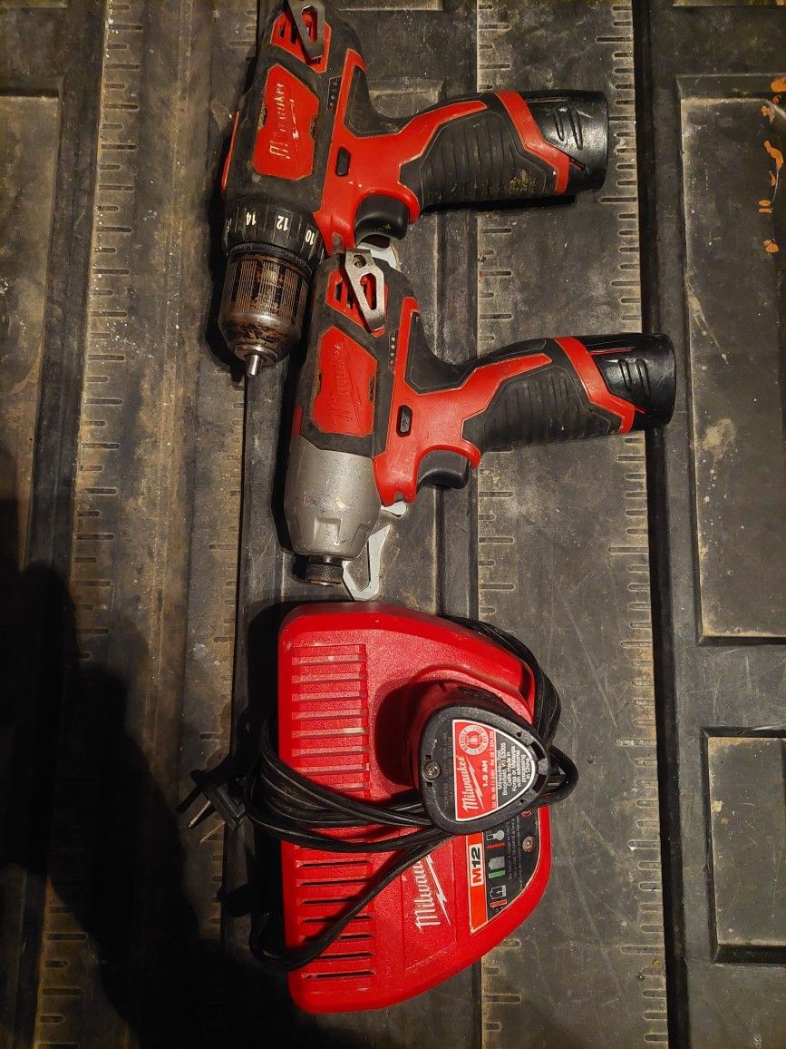 12v Milwaukee Drill Set