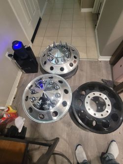 Black alcoa style wheels