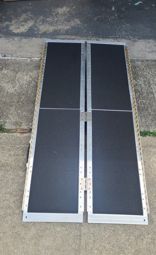 5FT, Ramp Aluminum Folding wheelchair Ramp, 60"L x 29.2"W