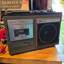 Macdonald Radio Cassette 8-Track player