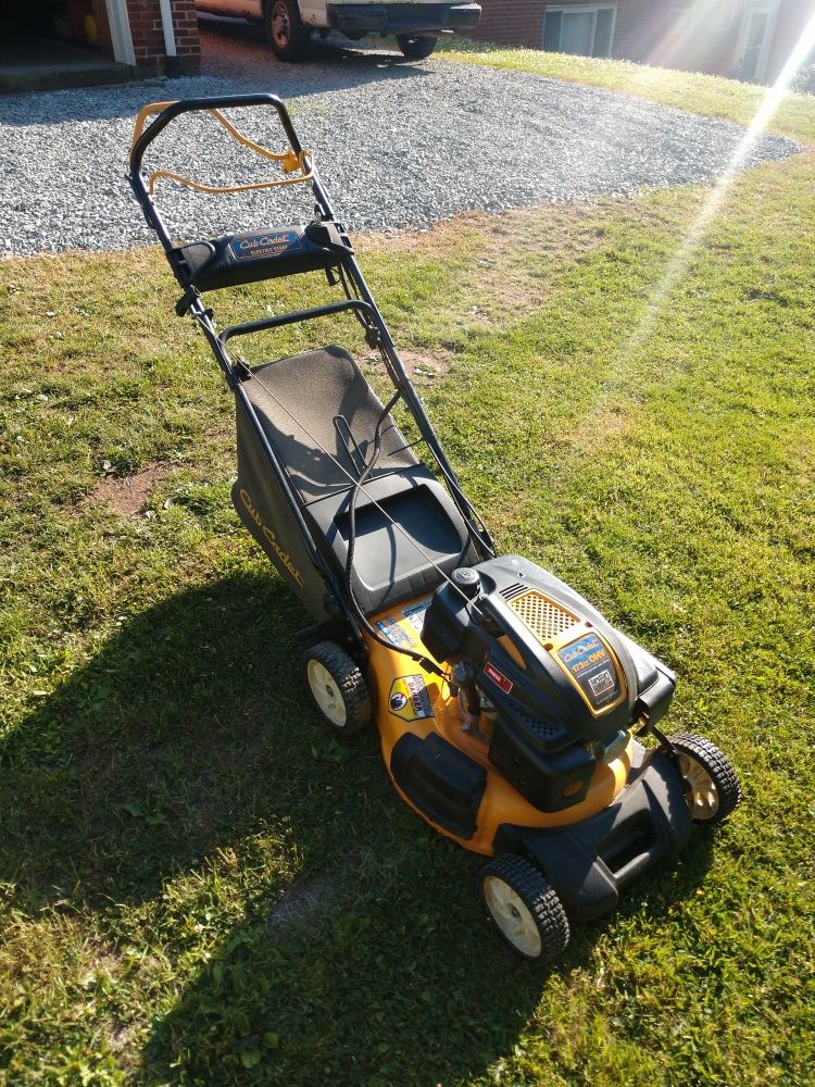 Cub cadet self-propelled lawn mower with electric start