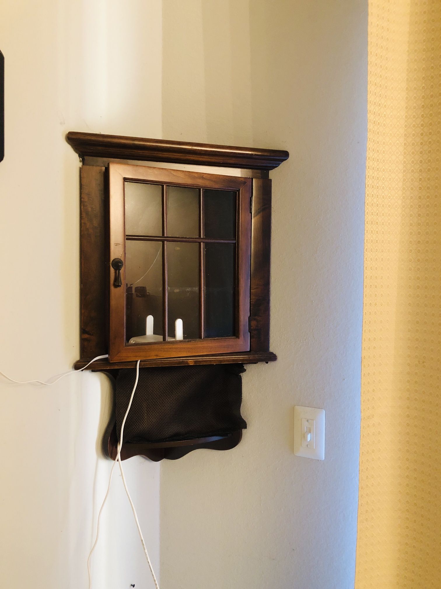 Vintage-Style Corner Display Cabinets - Perfect for Home Gallery
