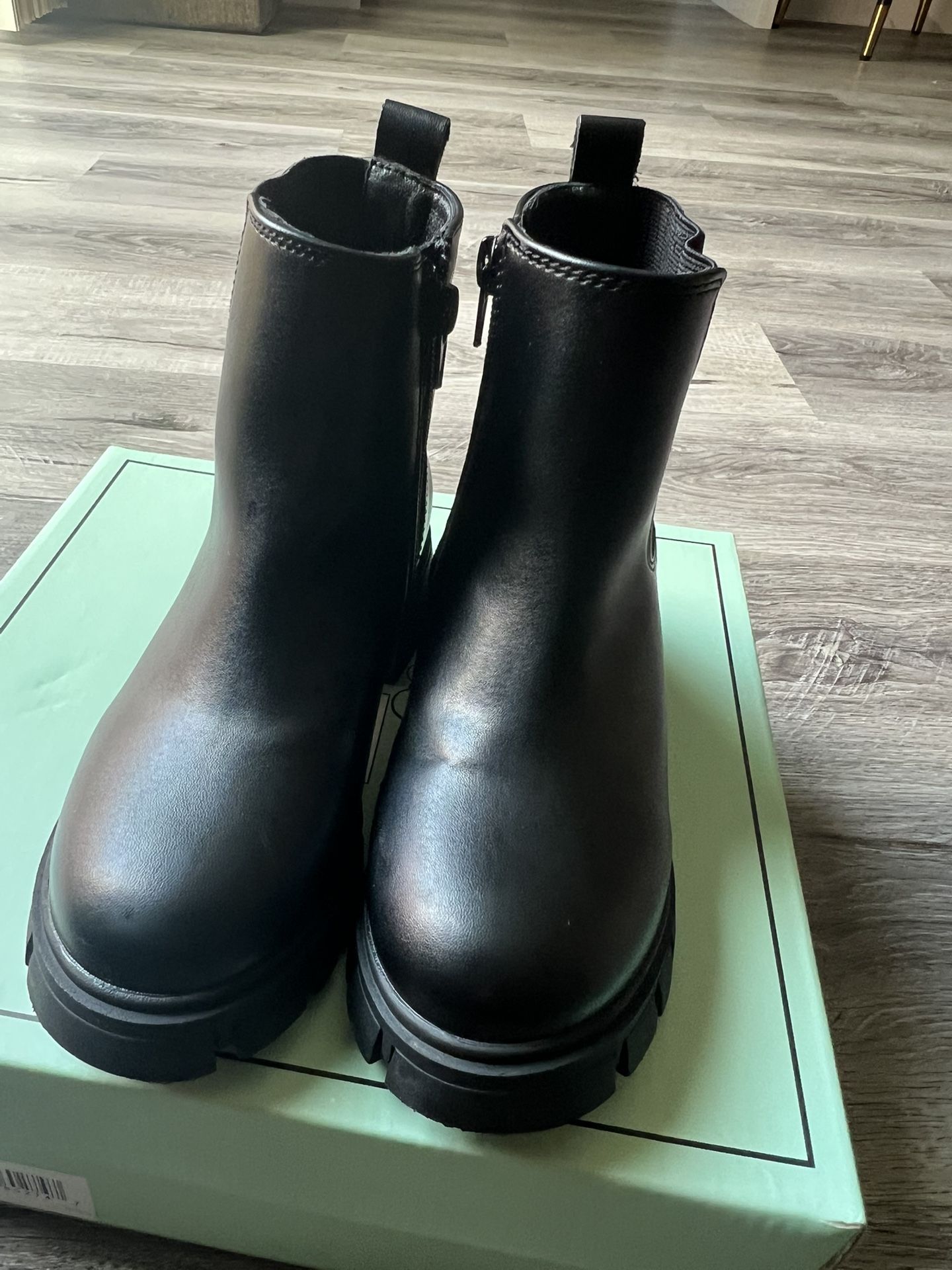 Kids black boots new never been used size 13