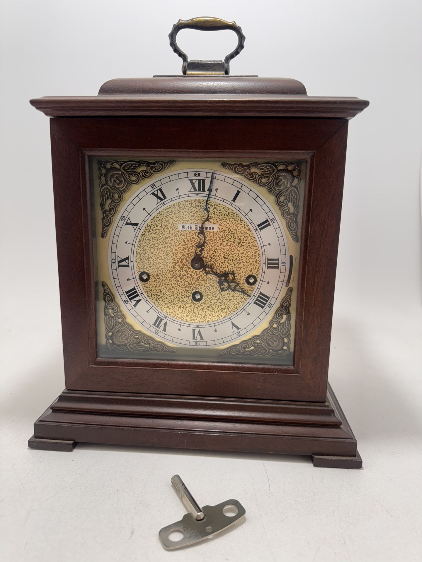 Seth Thomas Table Clock works with the key