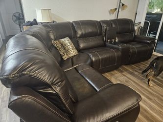 Leather Sectional Counch