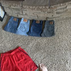 4 Pairs Of Levi’s Barely Worn 