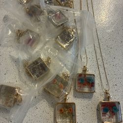Beautiful Flower Gold And Silver Necklaces 41 Total $40 All