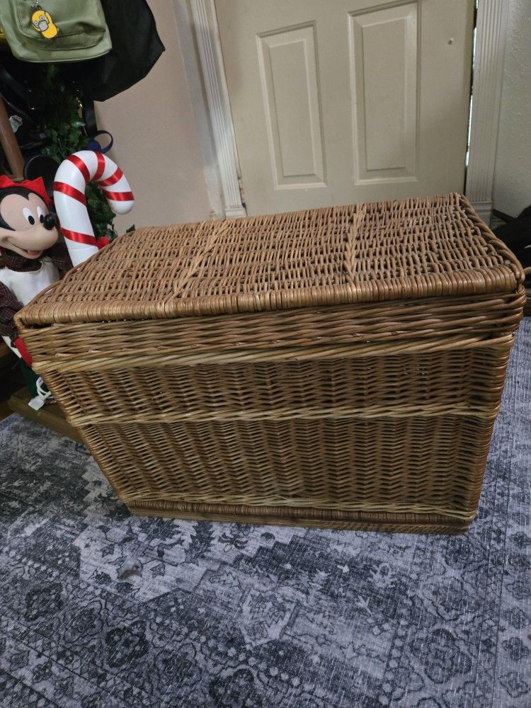 Vintage Lidded Wicker Basket
