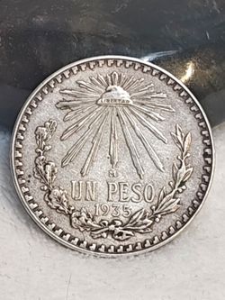 #677 Mexico 1935 un peso silver coin