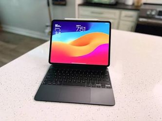 Apple iPad Pro M4 with Magic Keyboard