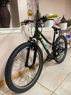 TREK PRECALIBER 24” Like New!