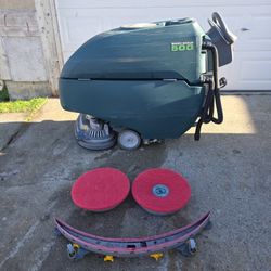 Floor Scrubber Machine.nobles Tennant Ss500.26" https://offerup.com/redirect/?o=UEFELmZyZWU= Del.Hablo Esp.