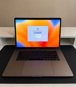 Apple MacBook Pro 15” 2017 – 1TB SSD – 16GB RAM – Touch Bar