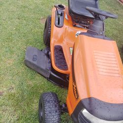 42" riding lawnmower 17.5 hp runs good new battery