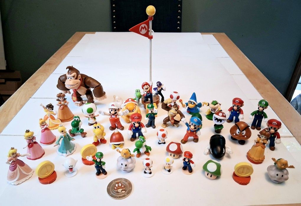 40+ Nintendo Super Mario Toy Action Figurine Large Lot