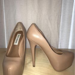 Nude Pumps