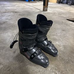 Men’s Size 12 Salomon Ski Boots 