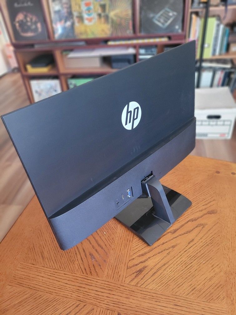 27" HP Monitor