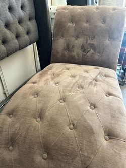 Tufted Upholstered Chaise Lounge Chair