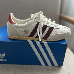 Adidas Japan women size 8